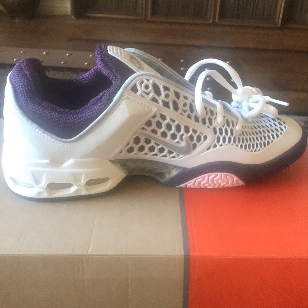 Brand new Nike tennis shoes